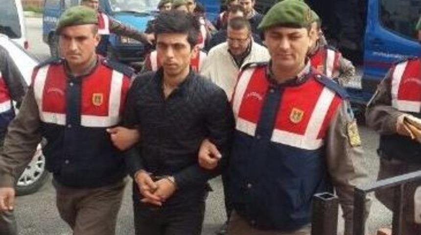 Ka&ccedil;ak G&ouml;&ccedil;menlere Jandarmadan Şafak Operasyonu