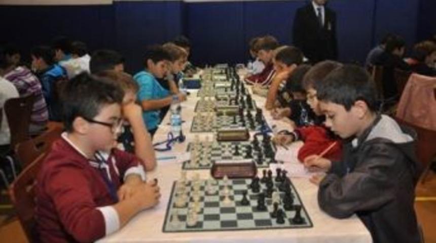 Serdivan Belediyesi&rsquo;nden &Ouml;d&uuml;ll&uuml; Satran&ccedil; Turnuvası