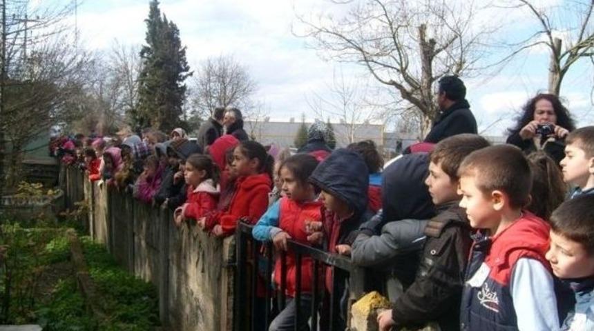 &Ouml;ğrenciler&rsquo;den Şehitler G&uuml;n&uuml;nde Anlamlı Ziyaret