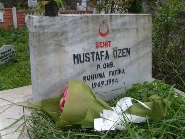 &Ouml;ğrenciler&rsquo;den Şehitler G&uuml;n&uuml;nde Anlamlı Ziyaret 1