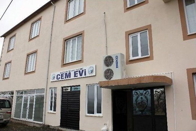 Cemevinde Kütüphane Açıldı