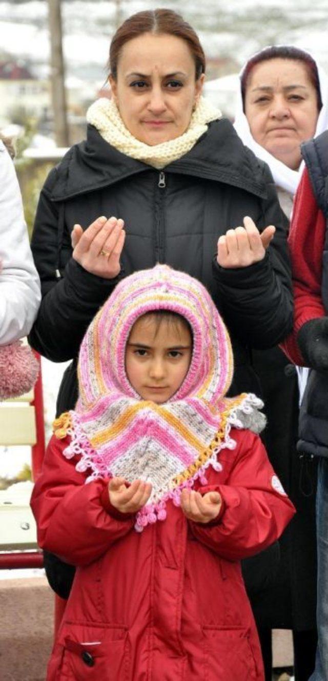 Aşık Veysel, Mezarı Başında Anıldı