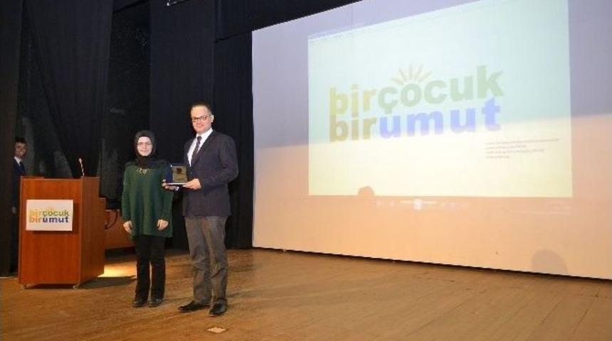 İhlas Koleji&rsquo;ne Sosyal Sorumluluk Plaketi