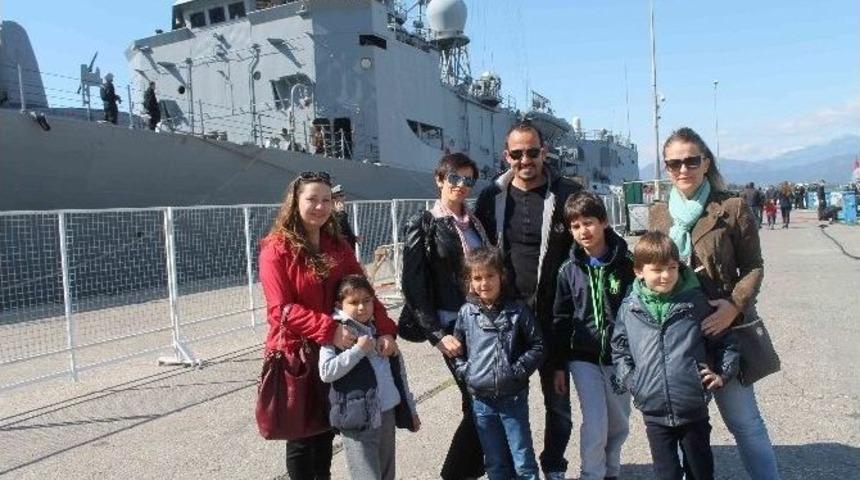Askeri Gemiler Vatandaşların Ziyaretine A&ccedil;ıldı