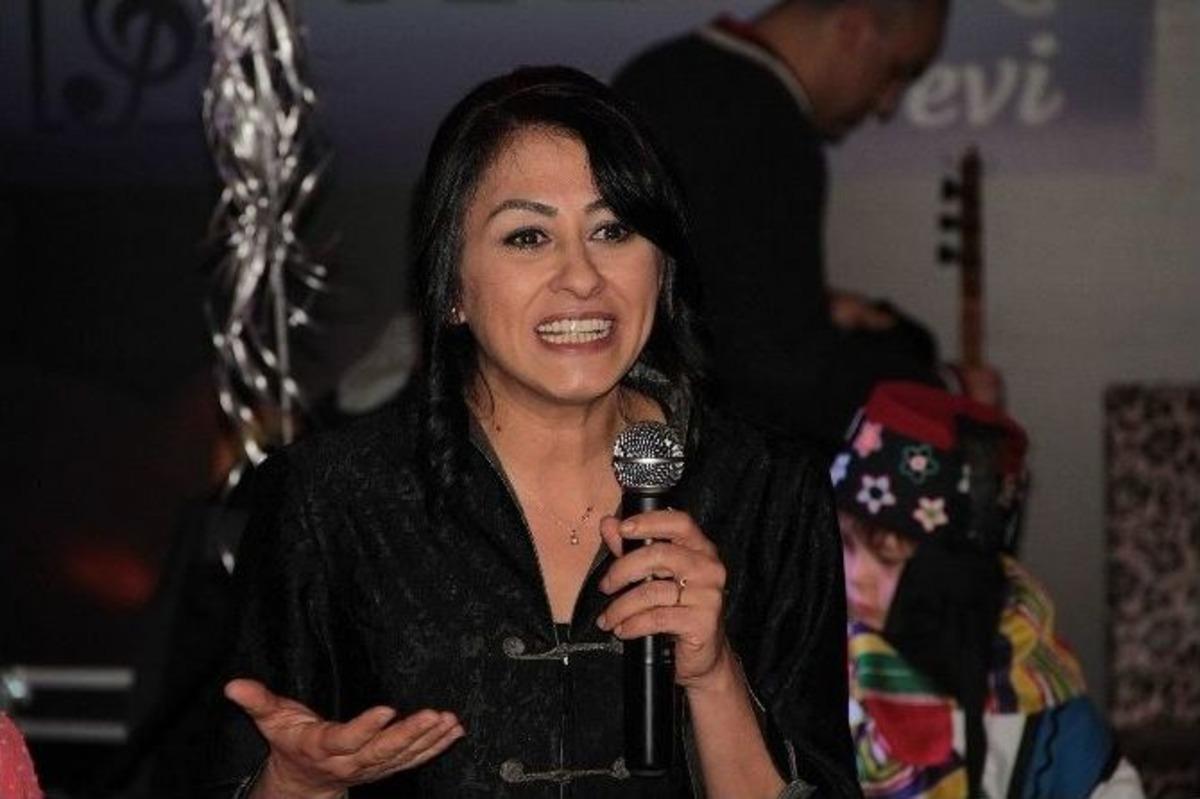 Melek Y&uuml;zlerden &Ouml;zel G&ouml;steri