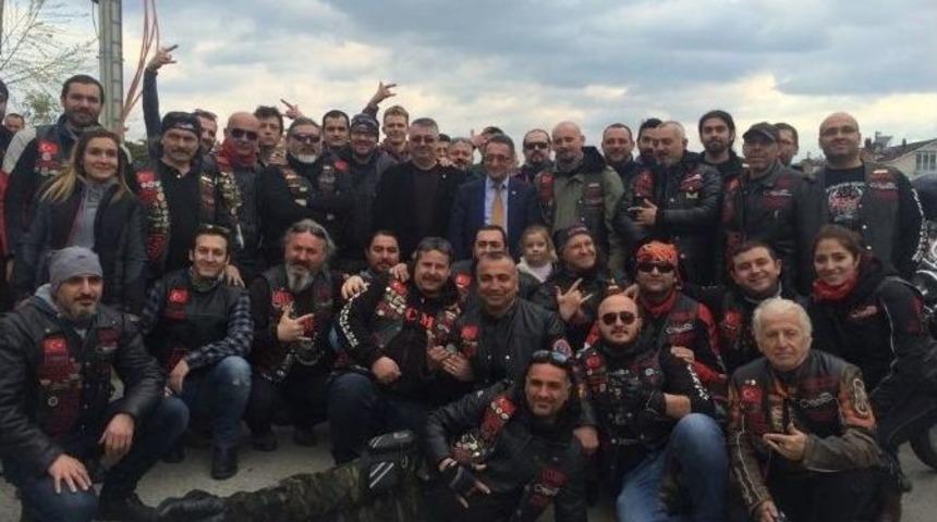Motosiklet Hayranları Bir Araya Geldi