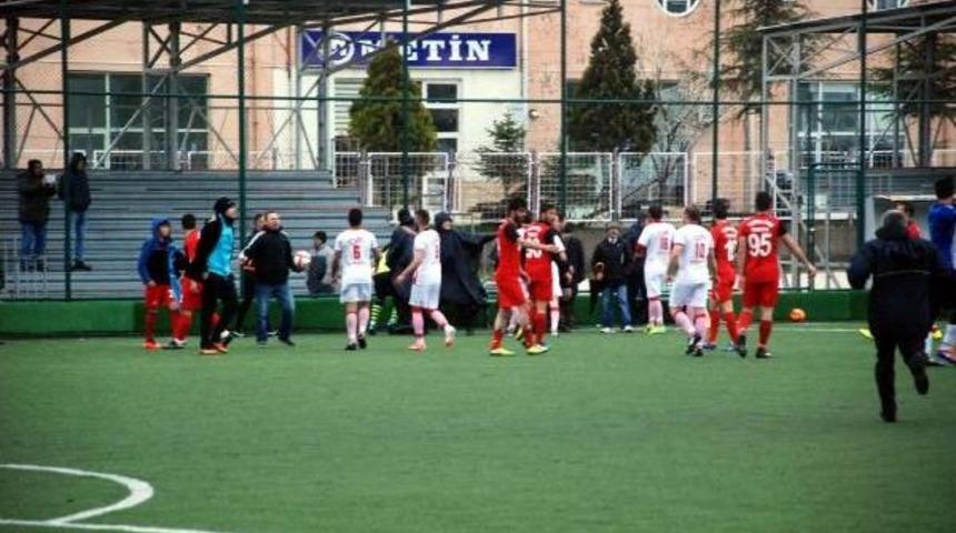 Tokat'ta Amat&ouml;r Ma&ccedil; Sonrası Olay &Ccedil;ıktı