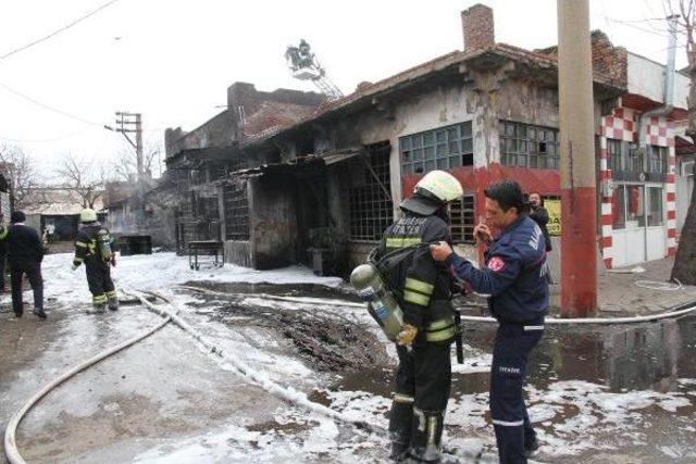 Balıkesir'de Atık Yağ Deposunda Korkutan Yangın