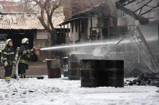 Balıkesir'de Atık Yağ Deposunda Korkutan Yangın