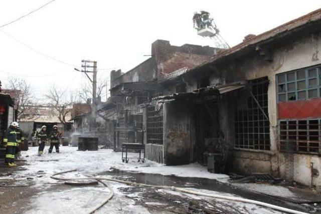 Balıkesir'de Atık Yağ Deposunda Korkutan Yangın