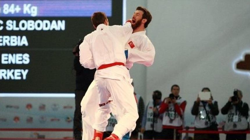 Karatecilerden 3 G&uuml;m&uuml;ş 1 Bronz Madalya Geldi