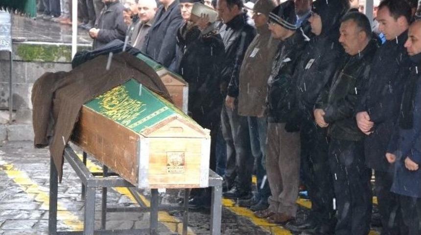 11. Cumhurbaşkanı Abdullah G&uuml;l&rsquo;&uuml;n Akrabası Azmi G&uuml;l Son Yolculuğuna Uğurlandı