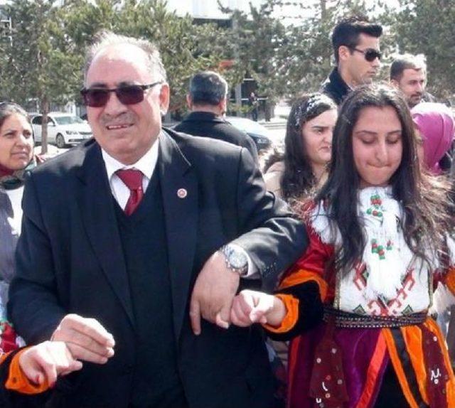 Nevruz Ateşinin Içine Düşmekten Son Anda Kurtuldu