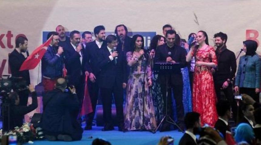 Davutoğlu'ndan "memleketim" Şarkısı
