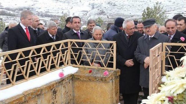 Dostları Aşık Veysel’i Unutmadı