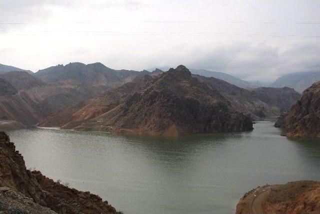 Ayvalı Barajında Su Seviyesi Yükseldikçe Görsel Güzellik Artıyor