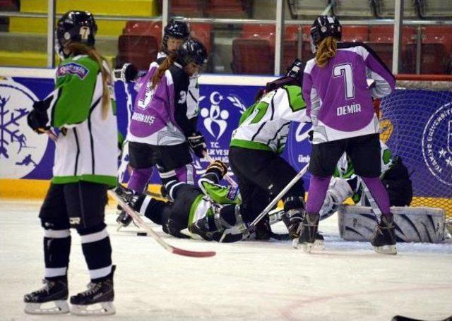 Narman daki  buzun Perileri  T&uuml;rkiye Şampiyonu Oldu 2