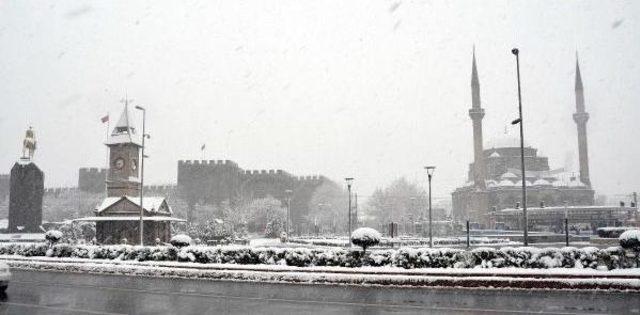 Kayseri’De Yoğun Kar Yağışı