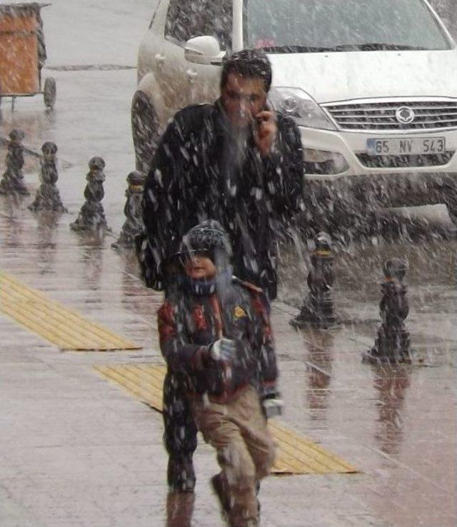 Van&rsquo;da Kar Yağışı 1