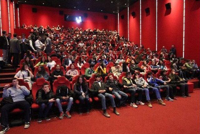 Başkan Soylu Gençlerle ’son Mektup’ Filmini İzledi