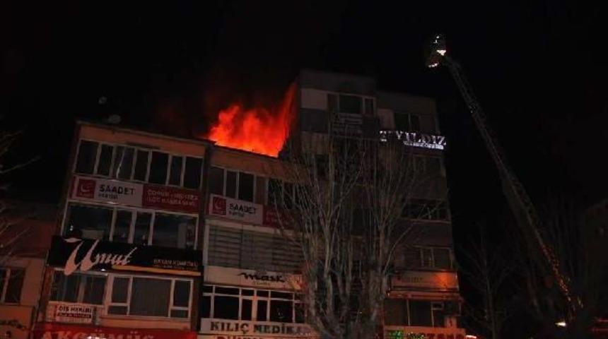 Sp Il Merkezinin Bulunduğu Iş Merkezindeki Yangın Korkuttu