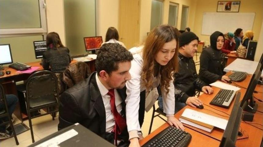 18 Yaşında 9 Branştan Sertifika Aldı