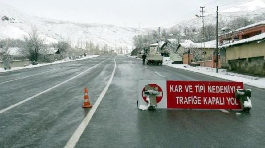 Erzincan'da Kar Yağışı Ulaşımı Aksattı