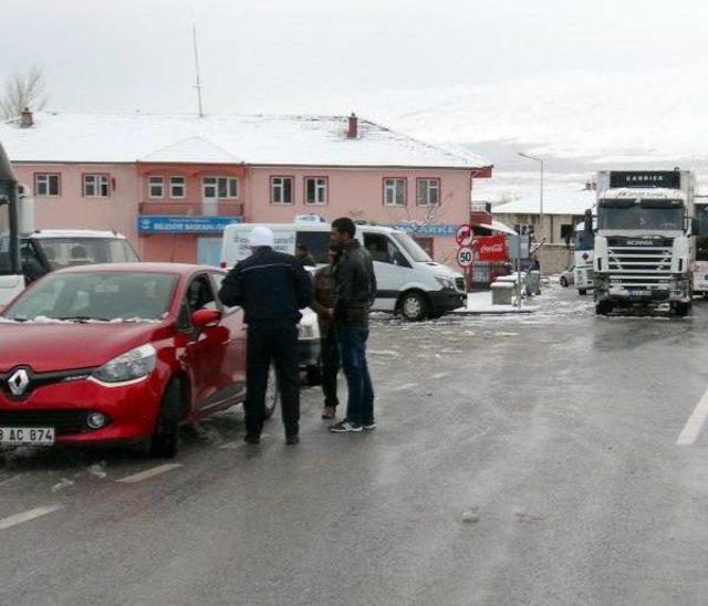 Erzincan'da Kar Yağışı Ulaşımı Aksattı