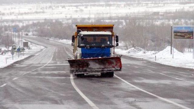 Erzincan'da Kar Yağışı Ulaşımı Aksattı