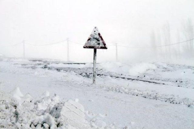 Erzincan'da Kar Yağışı Ulaşımı Aksattı