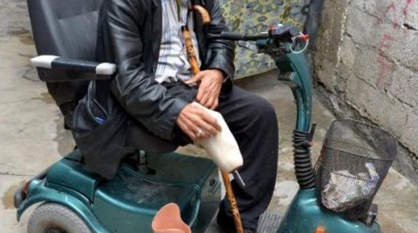 Bacağı Kesilen &Ccedil;ift&ccedil;iye Komşudan Emanet Motosiklet