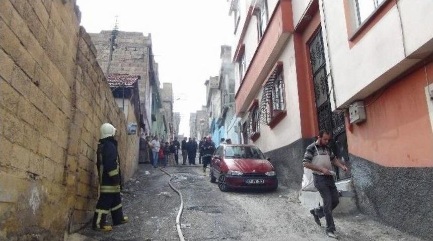 Yeni Evli &Ccedil;ift Yangından Son Anda Kurtuldu