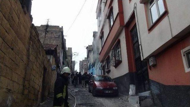 Yeni Evli Çift Yangından Son Anda Kurtuldu 1