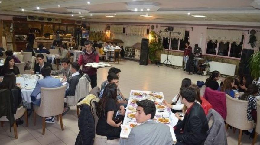 Kula&rsquo;da &Ouml;ğrenciler Moral Yemeğinde Buluştu