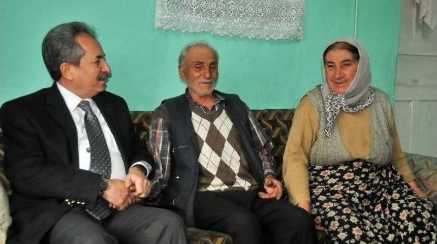 Başkan Akkaya Yaşlıları Evlerinde Ziyaret Etti