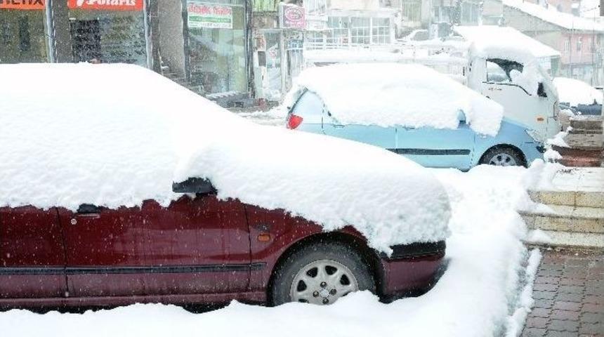 &Ccedil;elikhan&rsquo;a Mart Ayında Kar Yağdı