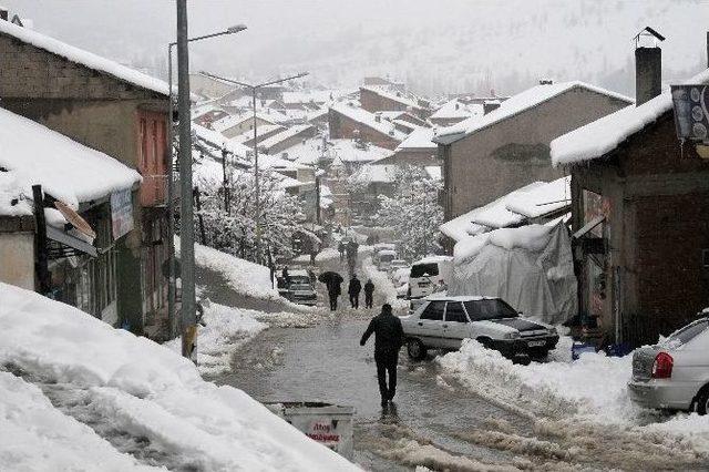 Çelikhan’a Mart Ayında Kar Yağdı