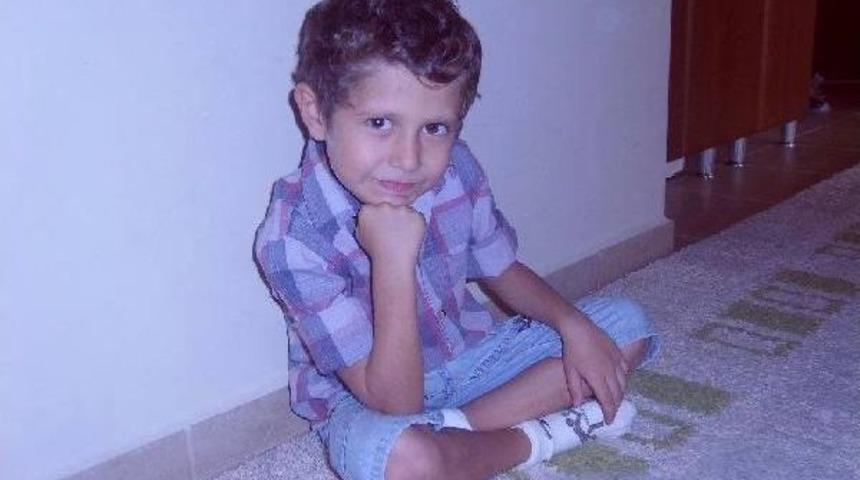 Şampiyonaya Giderken Kazada &Ouml;len Minik Arda Toprağa Verildi