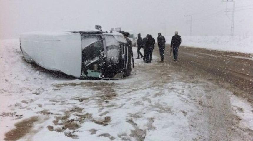 Y&uuml;ksekova&rsquo;da Kaza: 9 Yaralı