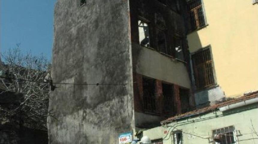 40 G&uuml;n &Ouml;nce Yanan Evden 4 G&uuml;n Arayla 2 Erkek Cesedi &Ccedil;ıktı