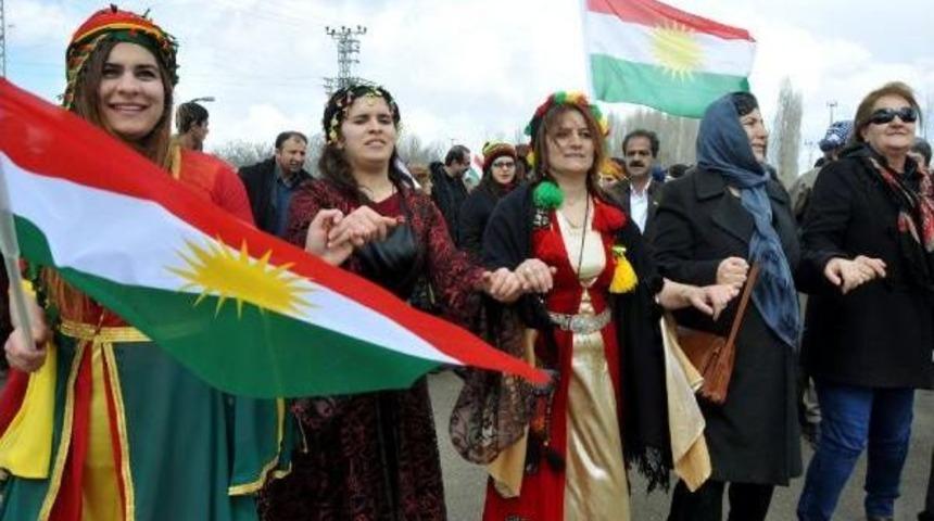 Van'da, K&uuml;rdistan &Ouml;zg&uuml;rl&uuml;k Partisi Nevruz Kutladı