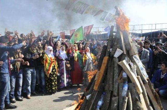 İzmit'te Renkli Nevruz Kutlaması