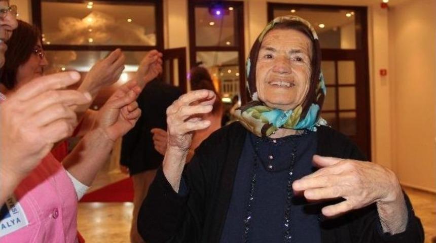 B&uuml;y&uuml;kşehir Belediyesi Yaşlıları Eğlendirdi