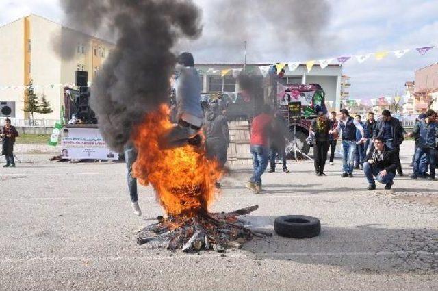 Nevruz Ateşinden Atlamak Isterken Üzerine Düştü