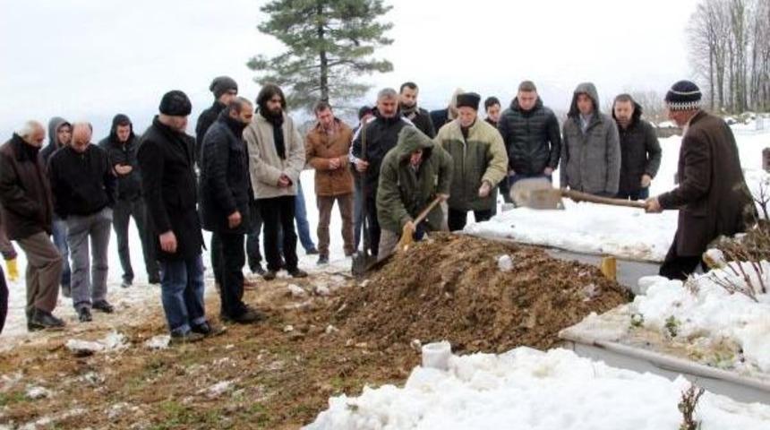 Annesinin B&ouml;breği Ile Hayata Tutunan &Uuml;niversiteli Samet, Kalp Krizinden &Ouml;ld&uuml;
