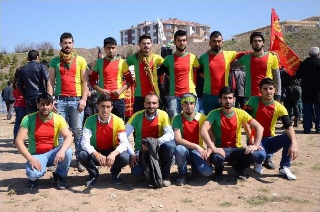 Eskişehir&rsquo;de Nevruz Ateşi "barış" Mesajlarıyla Yakıldı