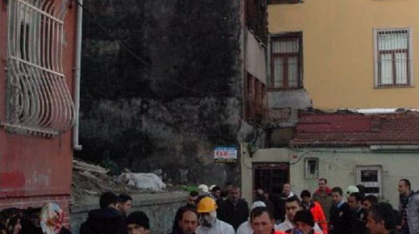 Ek - 40 G&uuml;n &Ouml;nce Yanan Evden 4 G&uuml;n Arayla 2 Erkek Cesedi &Ccedil;ıktı