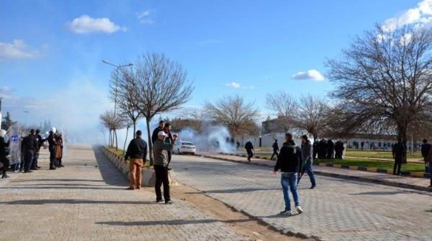 Kilis&rsquo;Te Amat&ouml;r Ma&ccedil;ta Maytap Atan Taraftara Biber Gazlı M&uuml;dahale