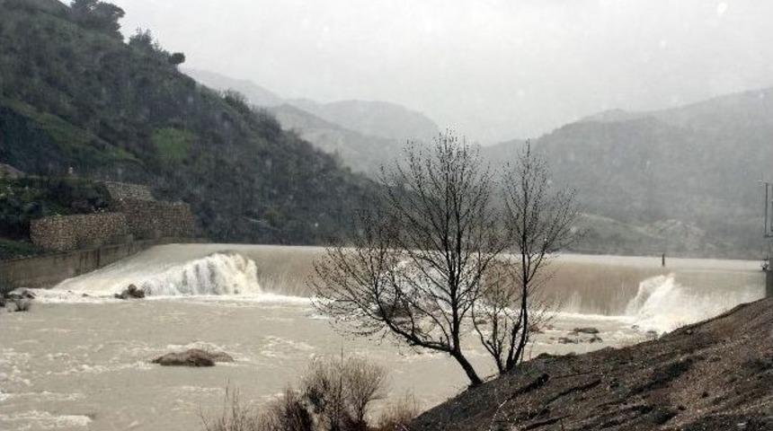 Yağmurlar G&ouml;ksu &Ccedil;ayını Coşturdu
