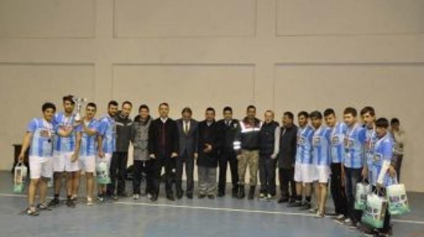 G&uuml;r&uuml;n&rsquo;de Voleybol Turnuvası D&uuml;zenlendi